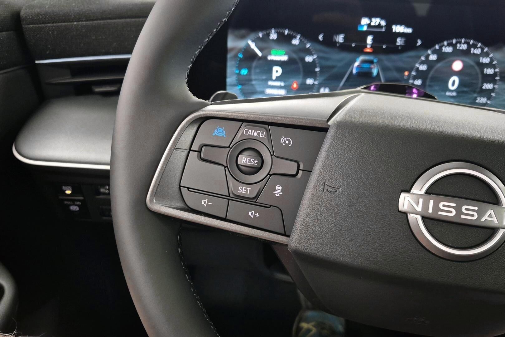 Nissan Leaf iso kuva 17