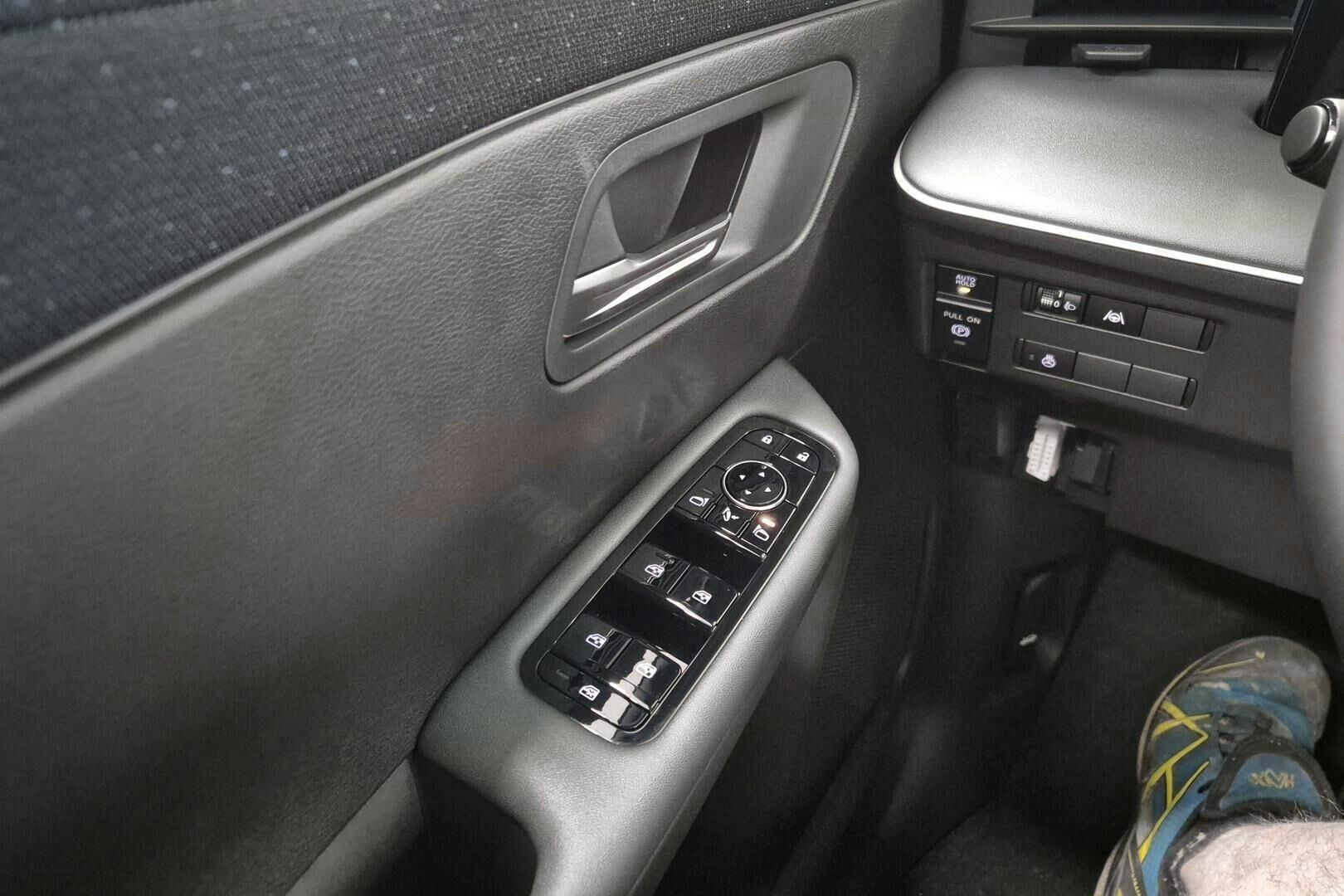 Nissan Leaf iso kuva 18