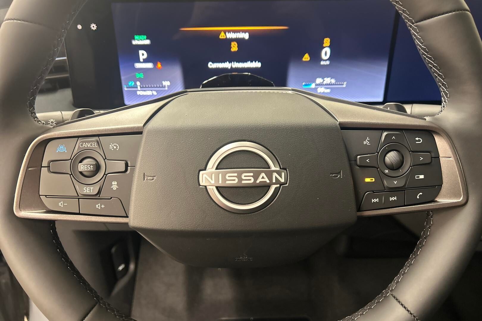 Nissan Leaf iso kuva 13
