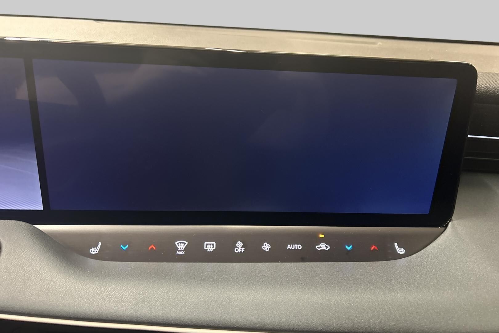 Nissan Leaf iso kuva 17
