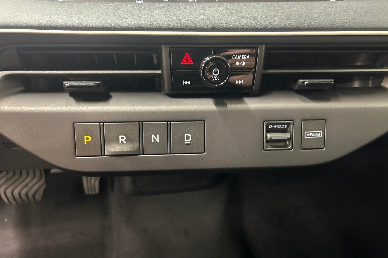 Nissan Leaf iso kuva 19