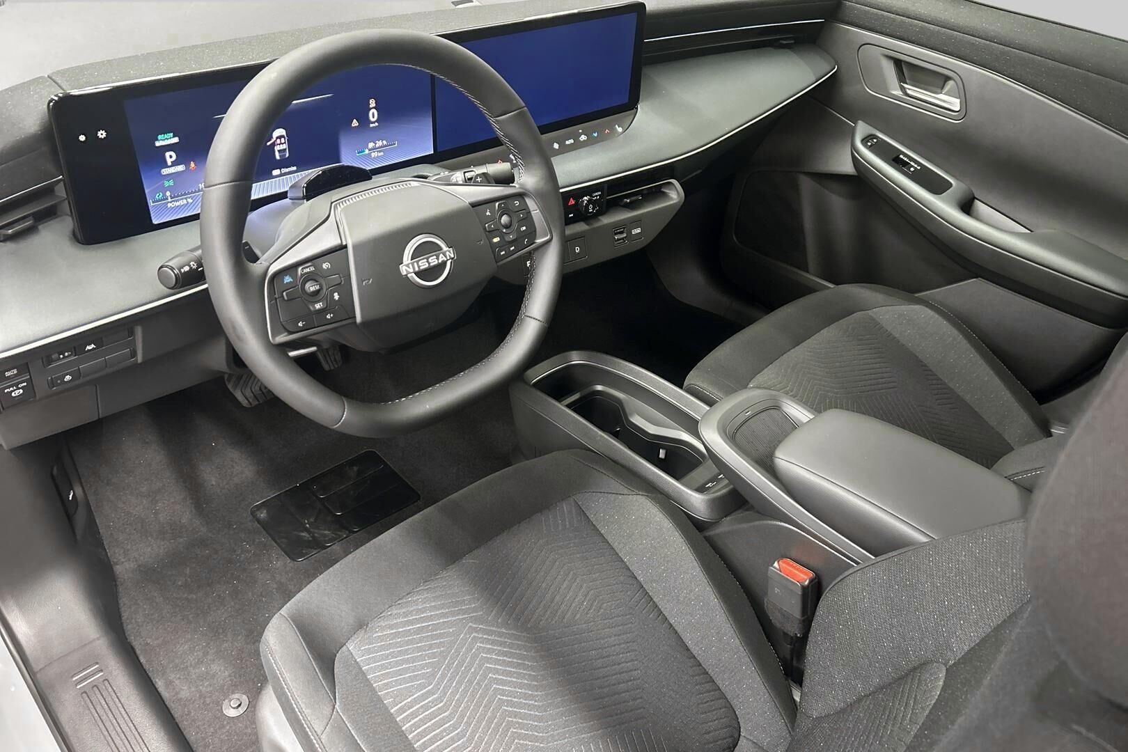 Nissan Leaf iso kuva 7