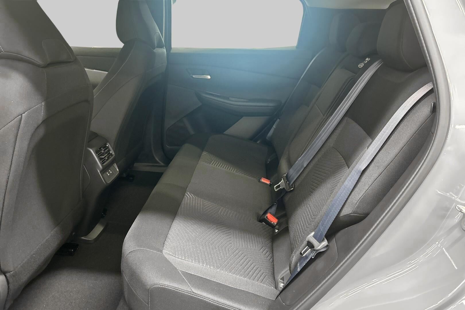 Nissan Leaf iso kuva 8