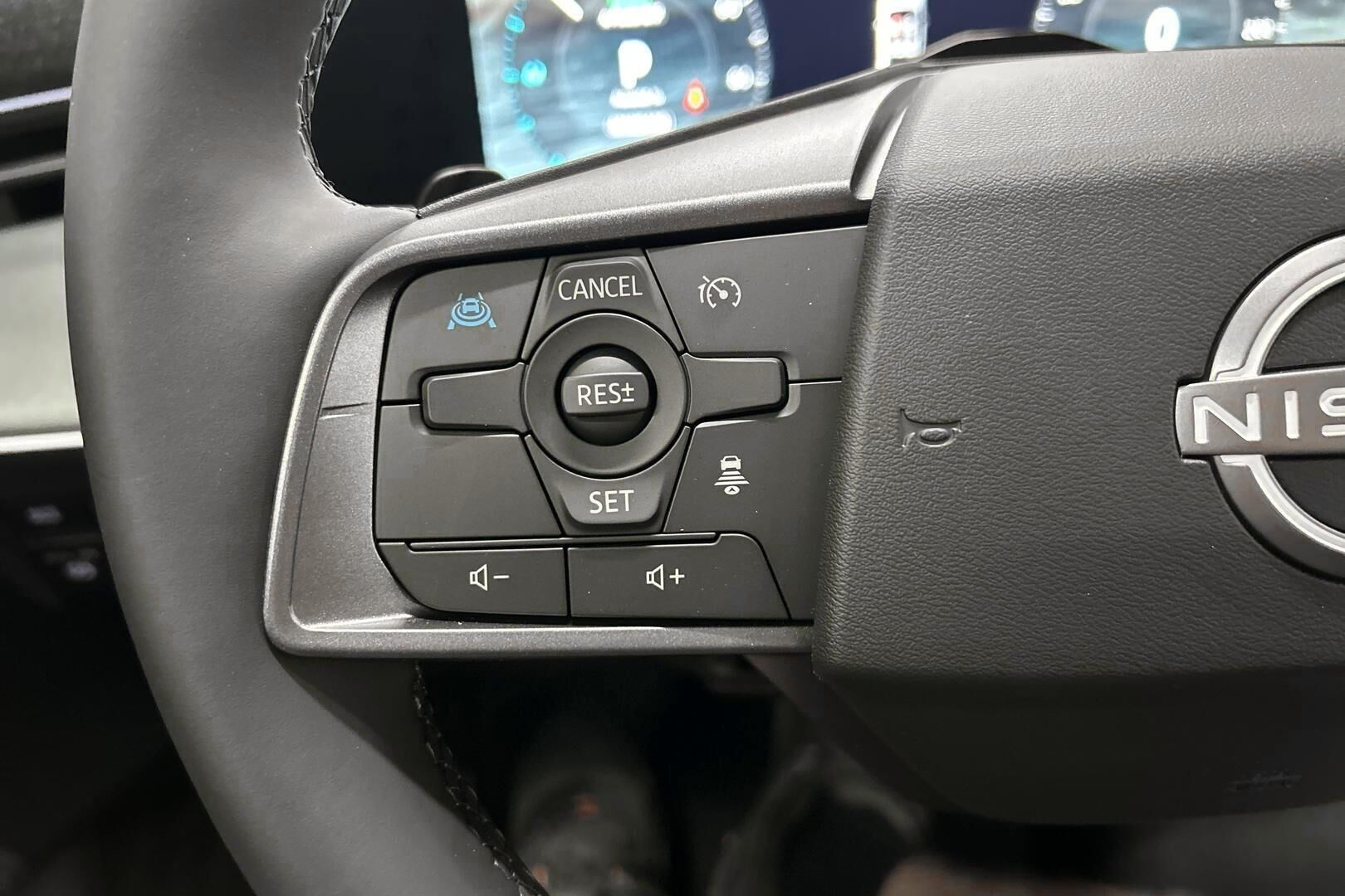 Nissan Leaf iso kuva 18