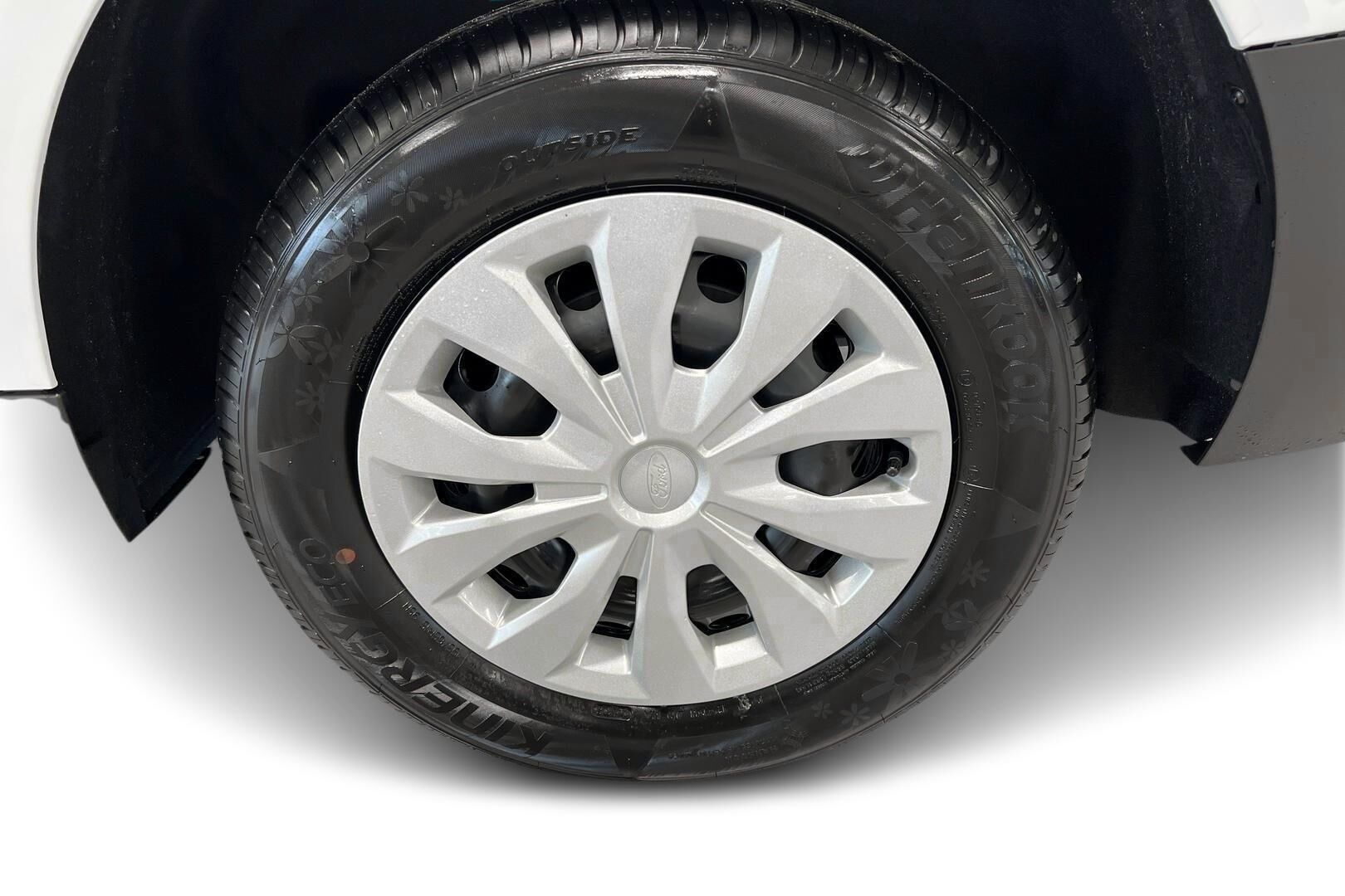 Ford Transit Courier iso kuva 12