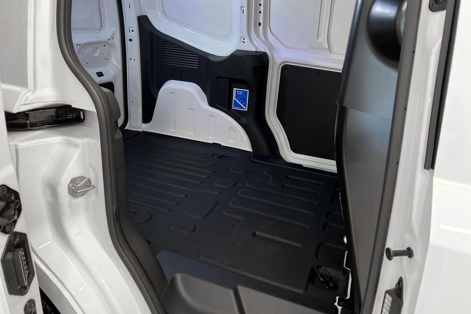 Ford Transit Courier iso kuva 9