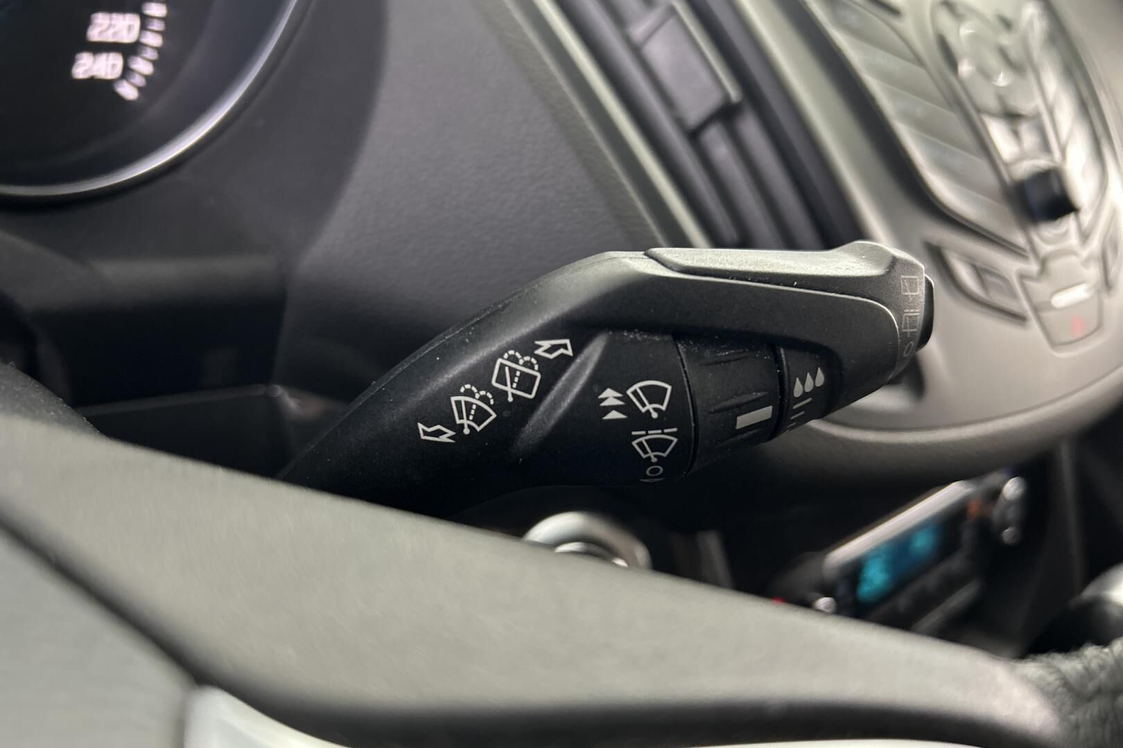 Ford Kuga iso kuva 15