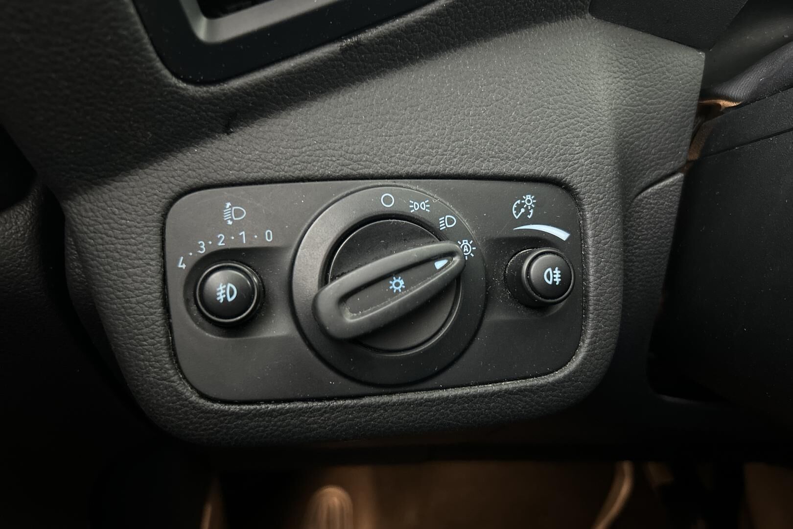 Ford Kuga iso kuva 17