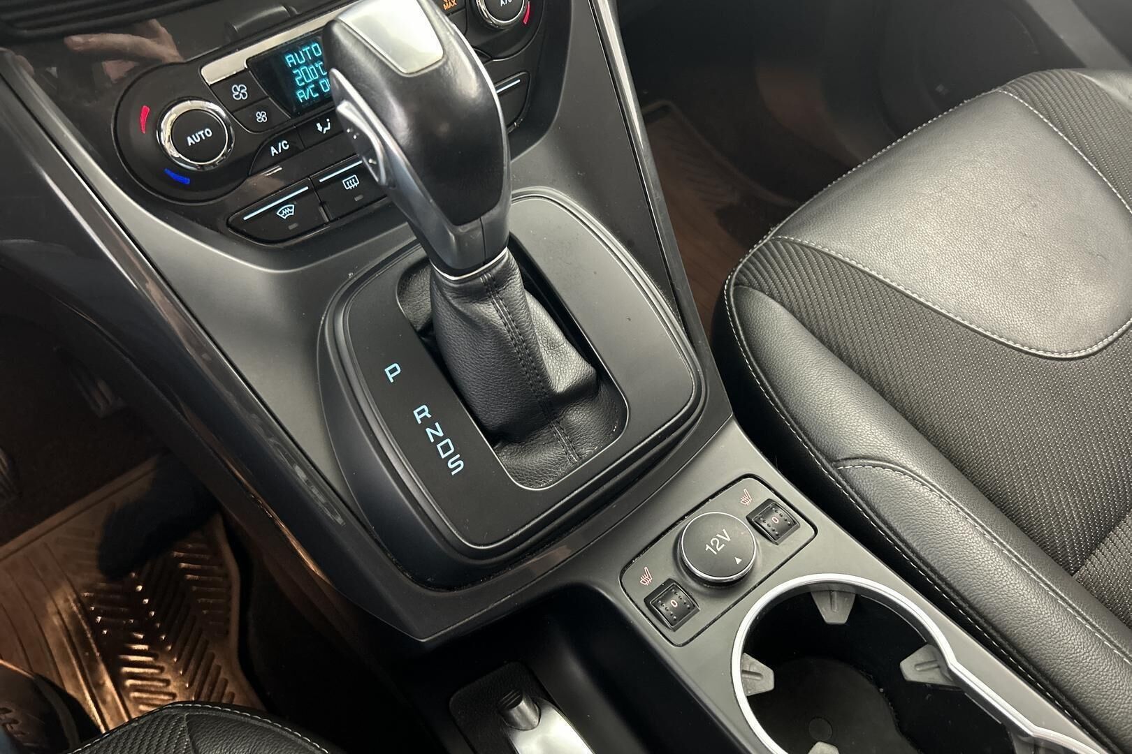 Ford Kuga iso kuva 23