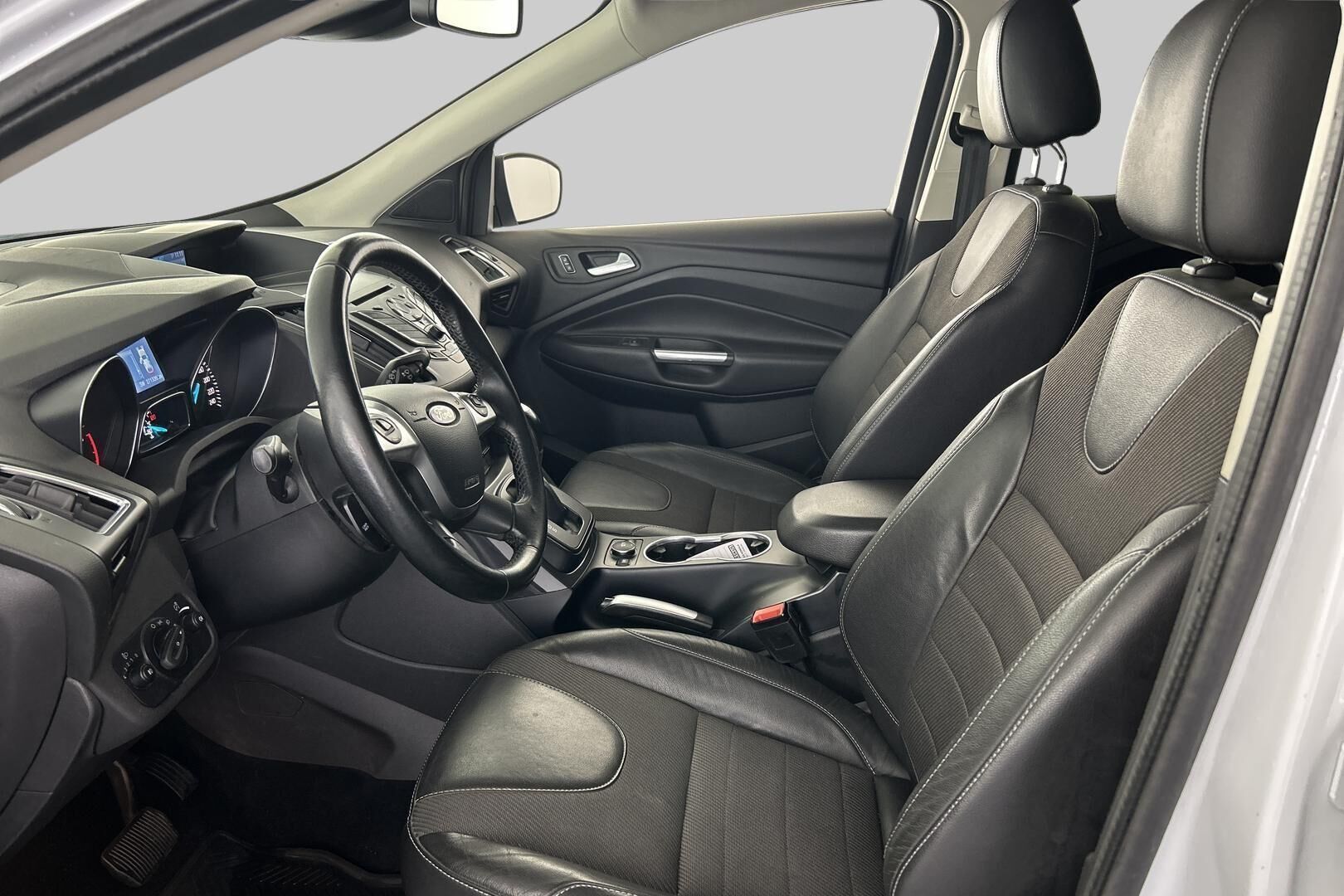 Ford Kuga iso kuva 20