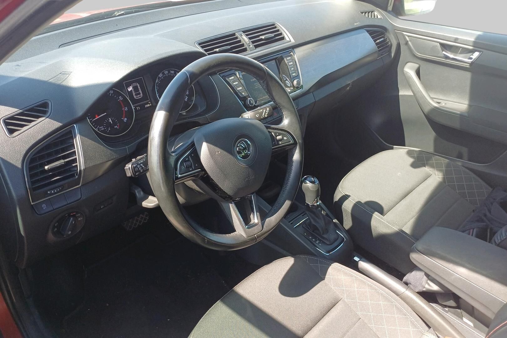 Skoda Fabia iso kuva 2