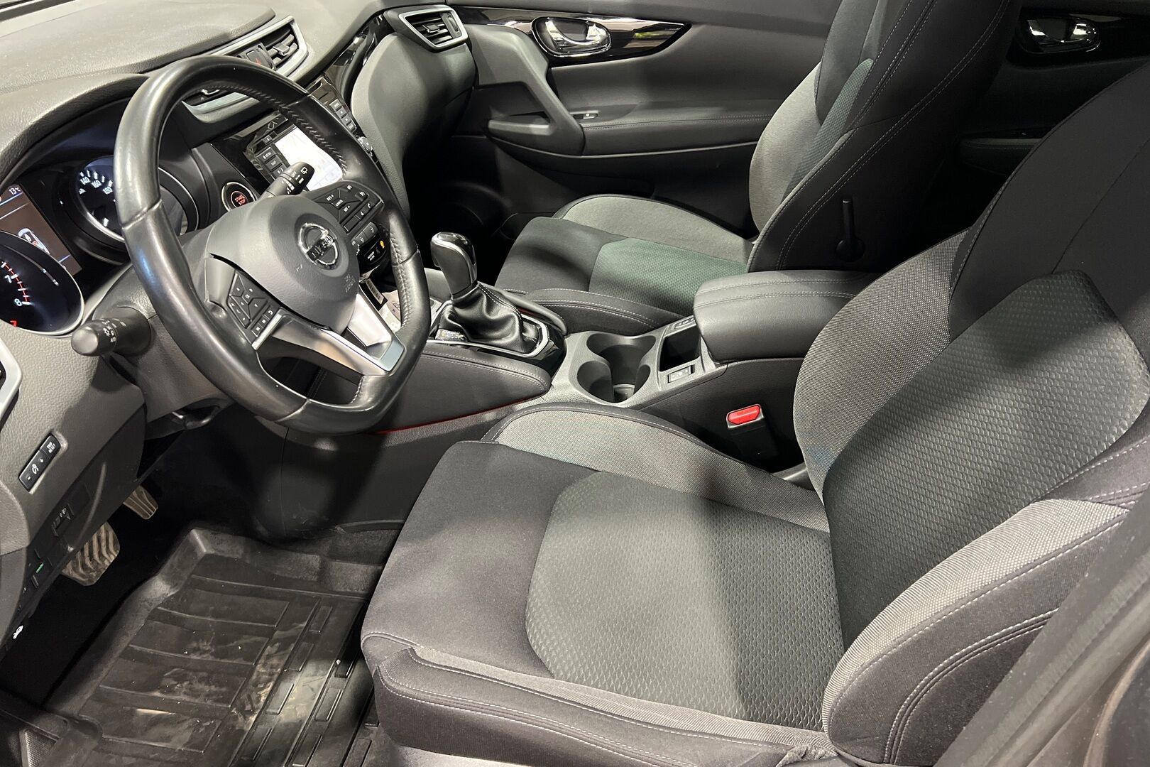 Nissan Qashqai iso kuva 7