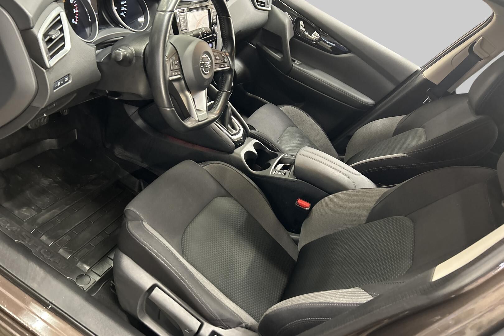 Nissan Qashqai iso kuva 5
