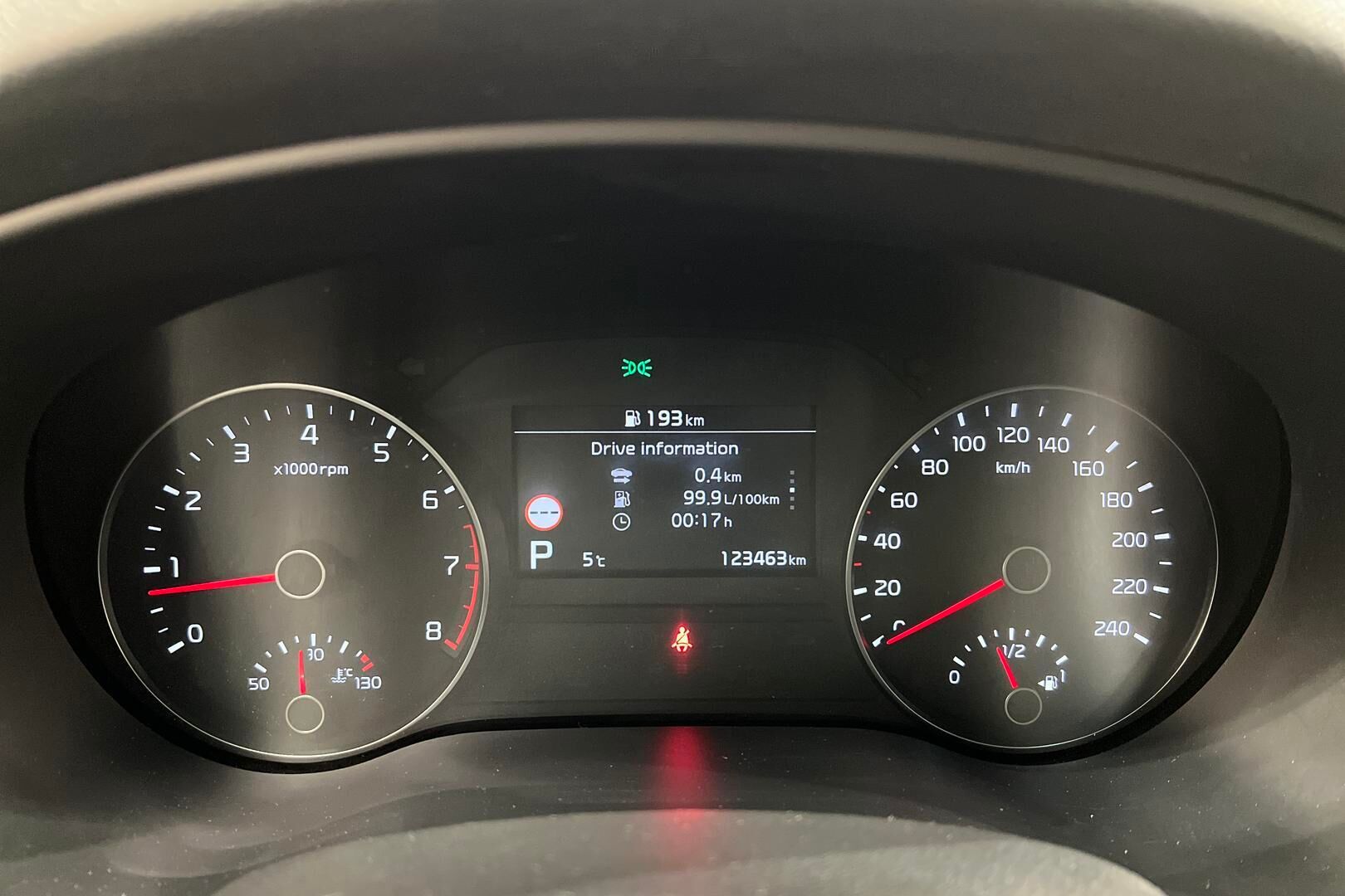 Kia Sportage iso kuva 12