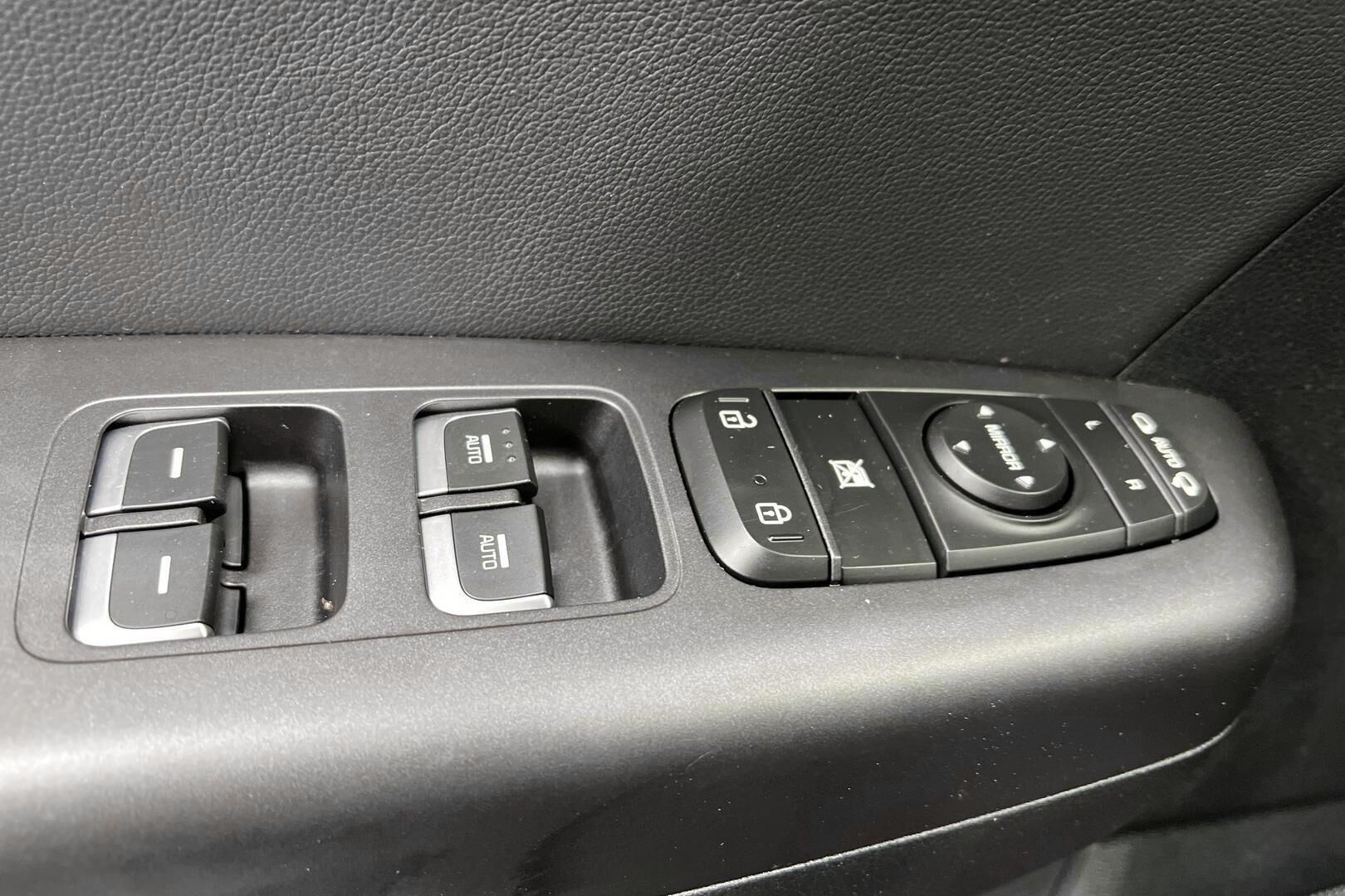 Kia Sportage iso kuva 23