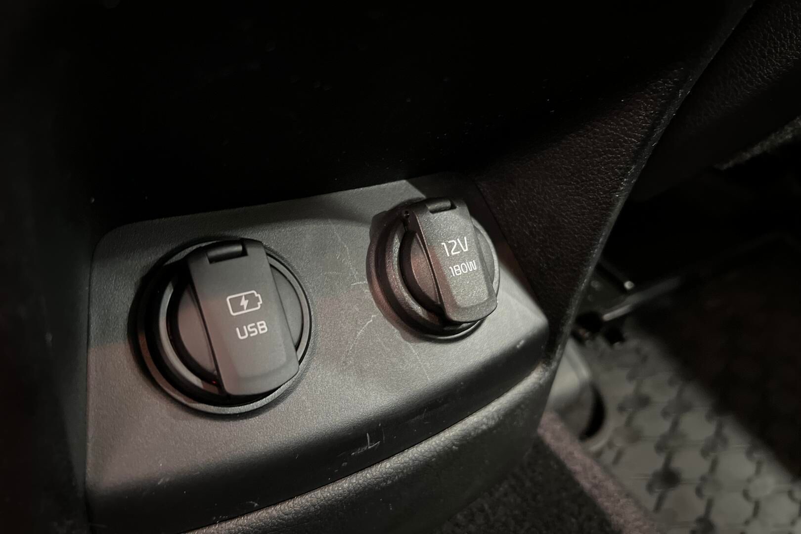 Kia Sportage iso kuva 24