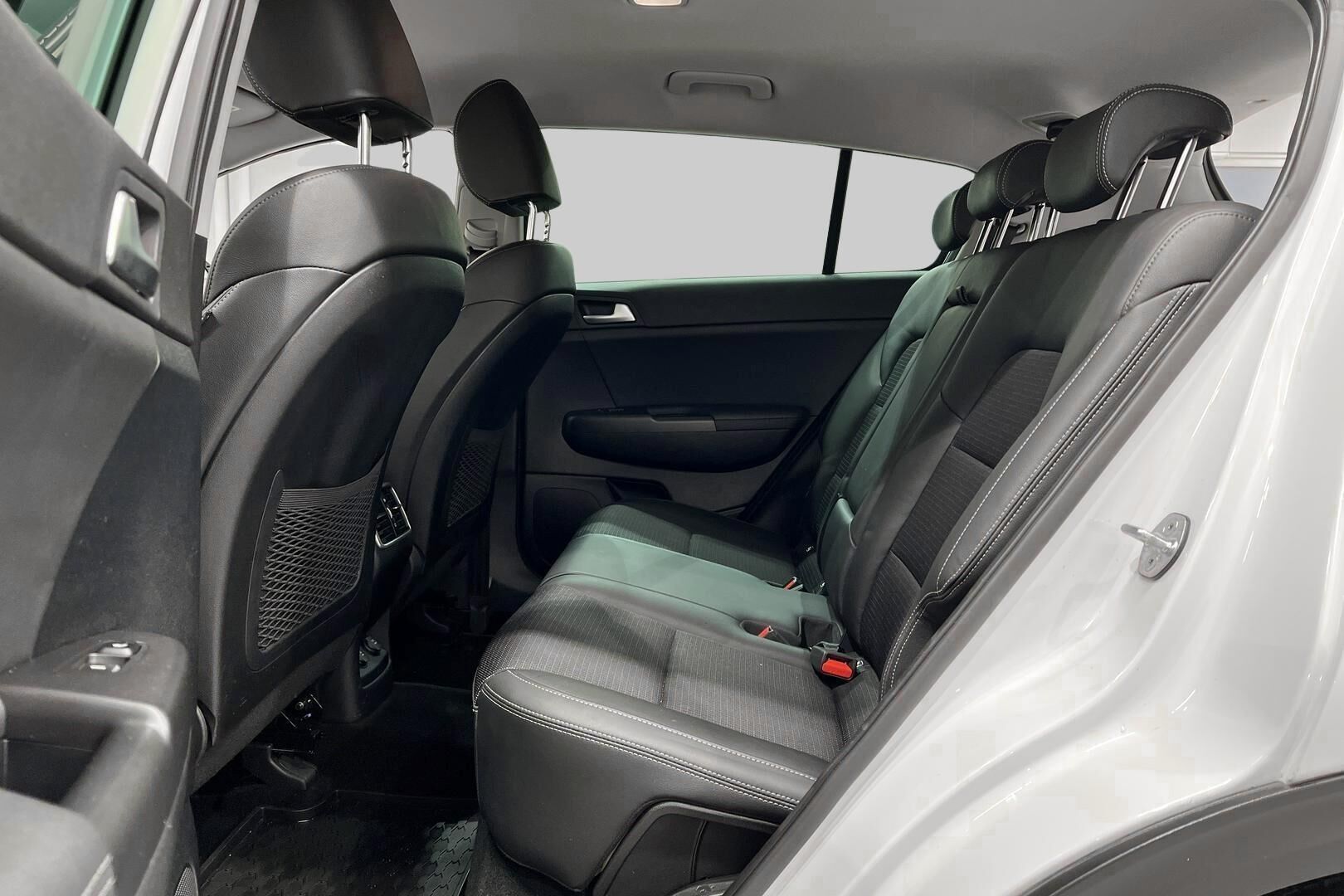 Kia Sportage iso kuva 9
