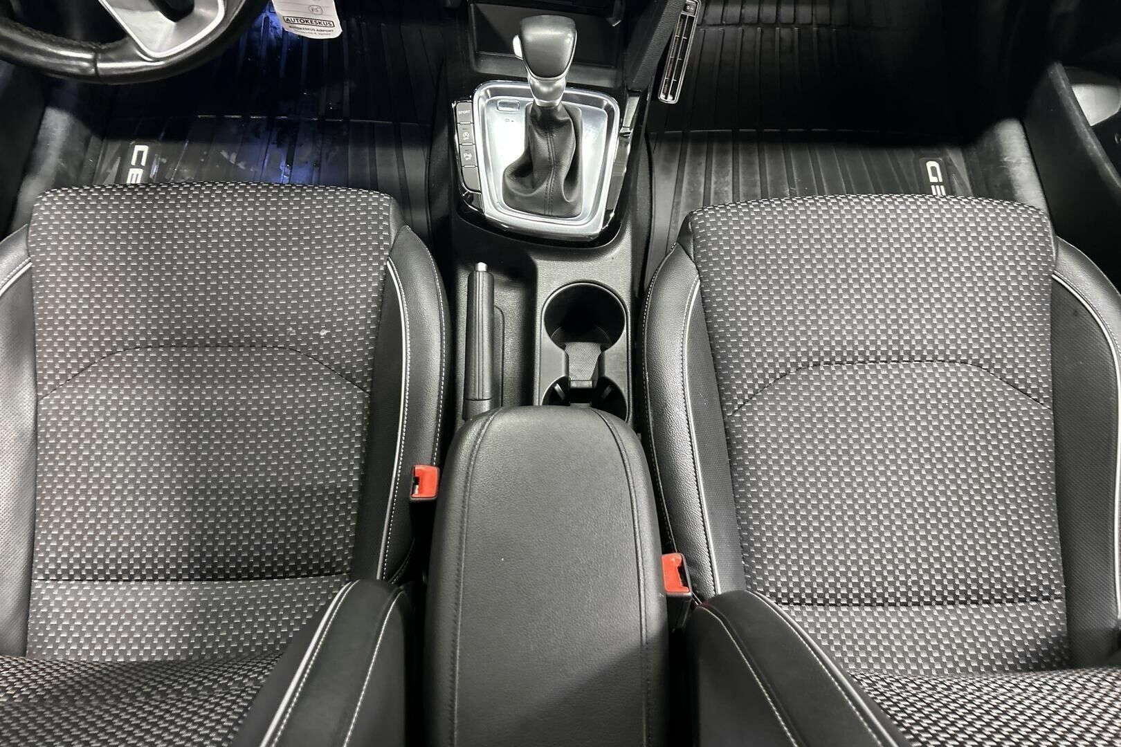 KIA CEED iso kuva 24