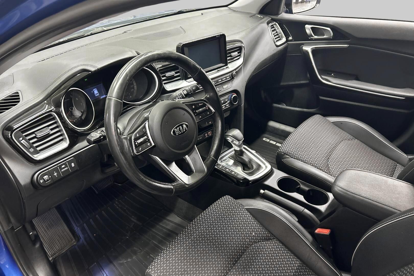 KIA CEED iso kuva 8
