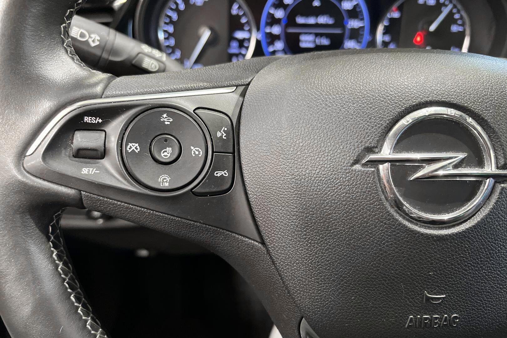 Opel Insignia iso kuva 22