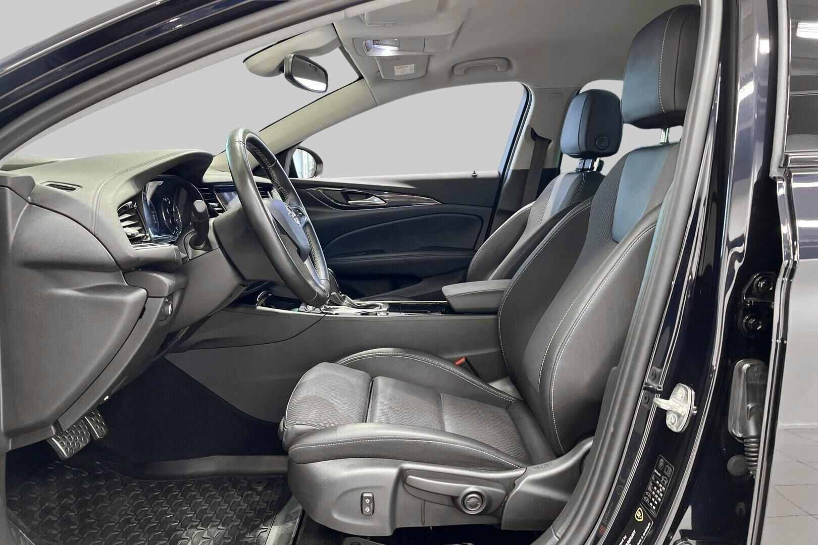 Opel Insignia iso kuva 9