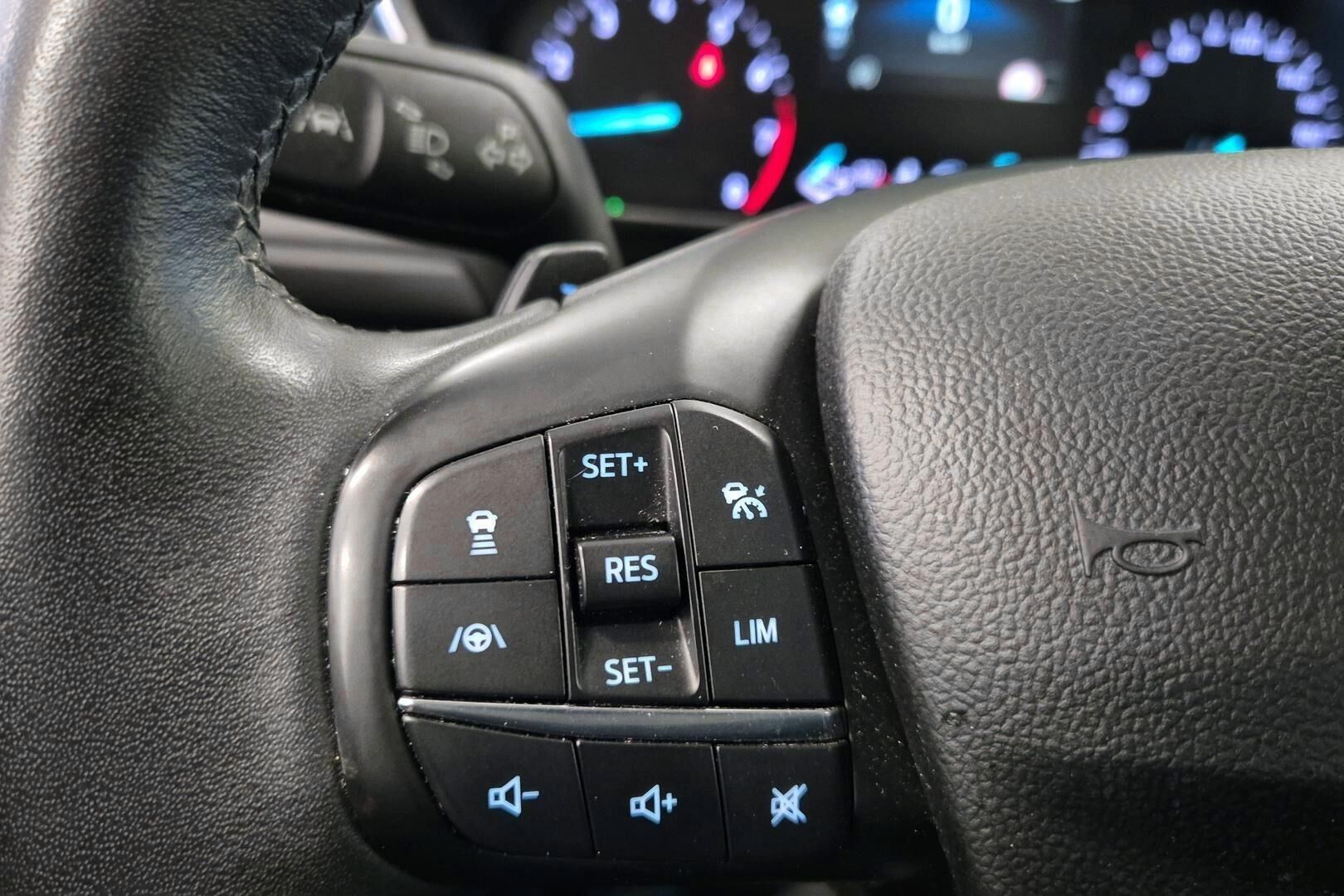 Ford Focus iso kuva 14