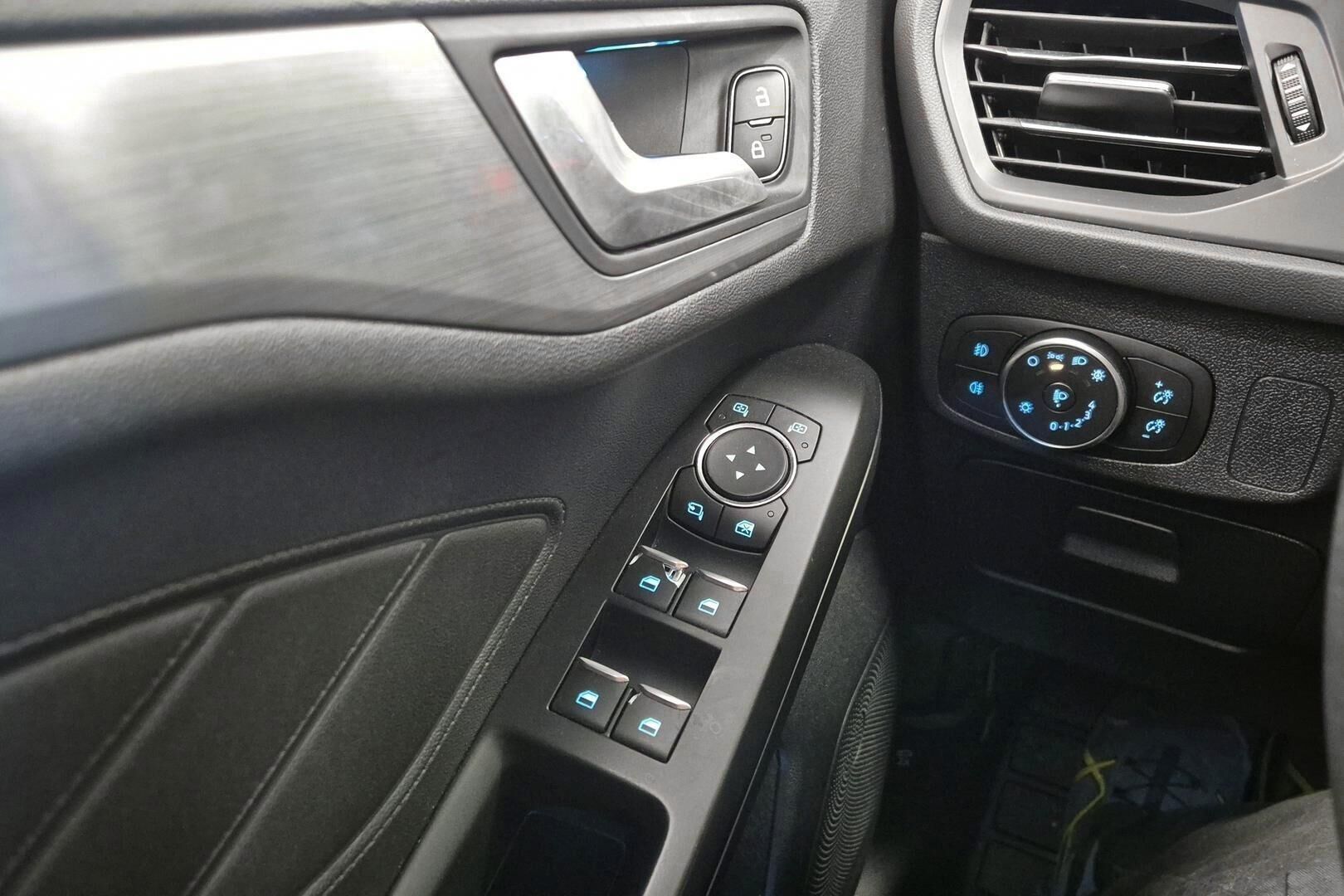 Ford Focus iso kuva 15