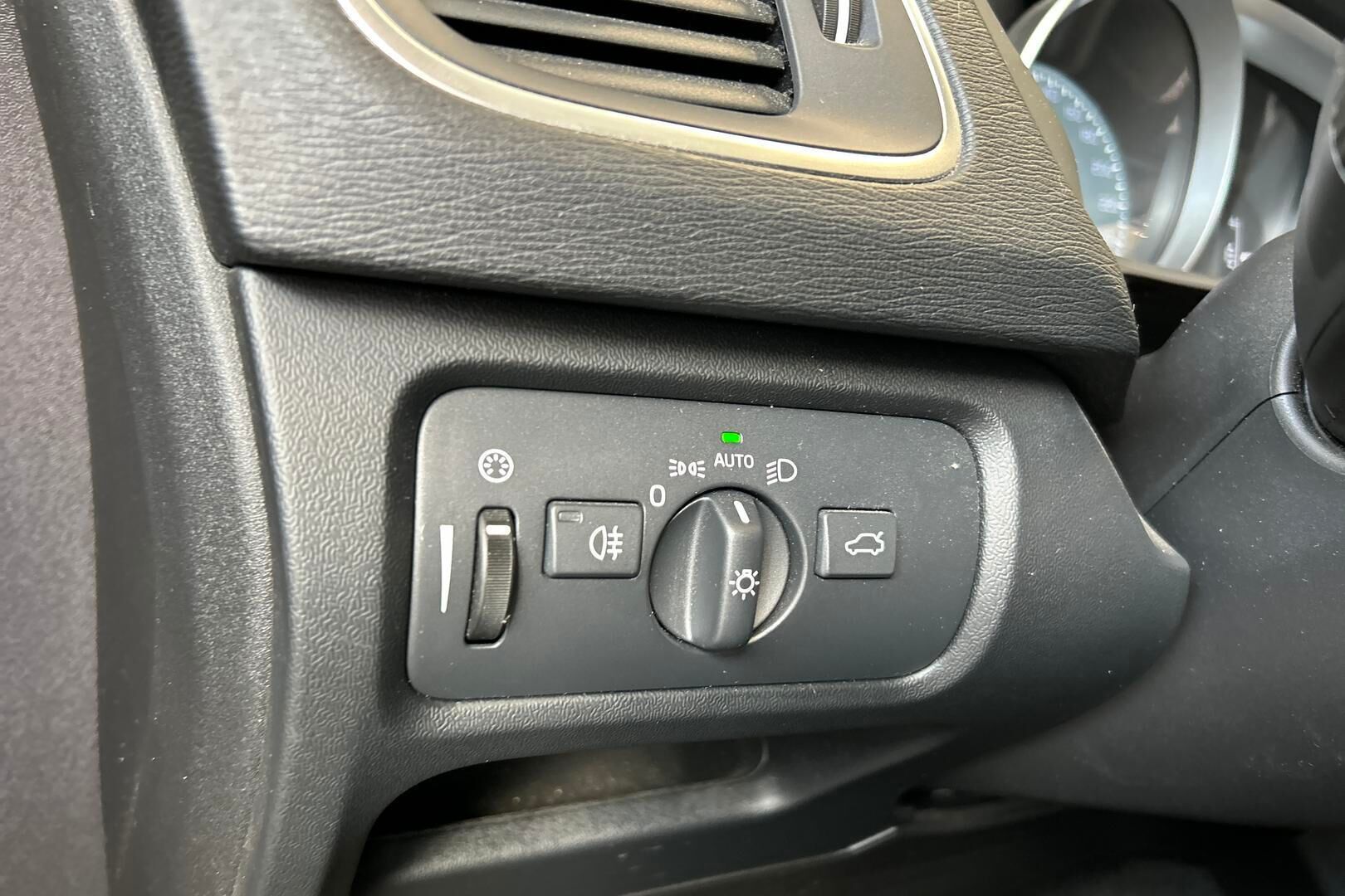 Volvo V40 iso kuva 20