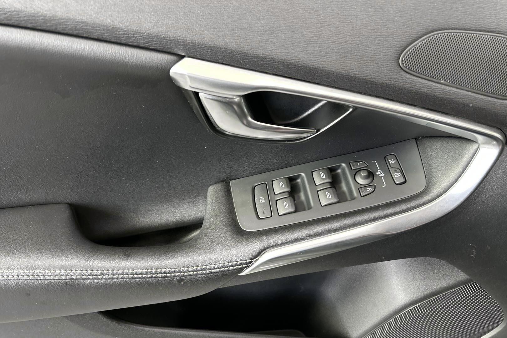 Volvo V40 iso kuva 21