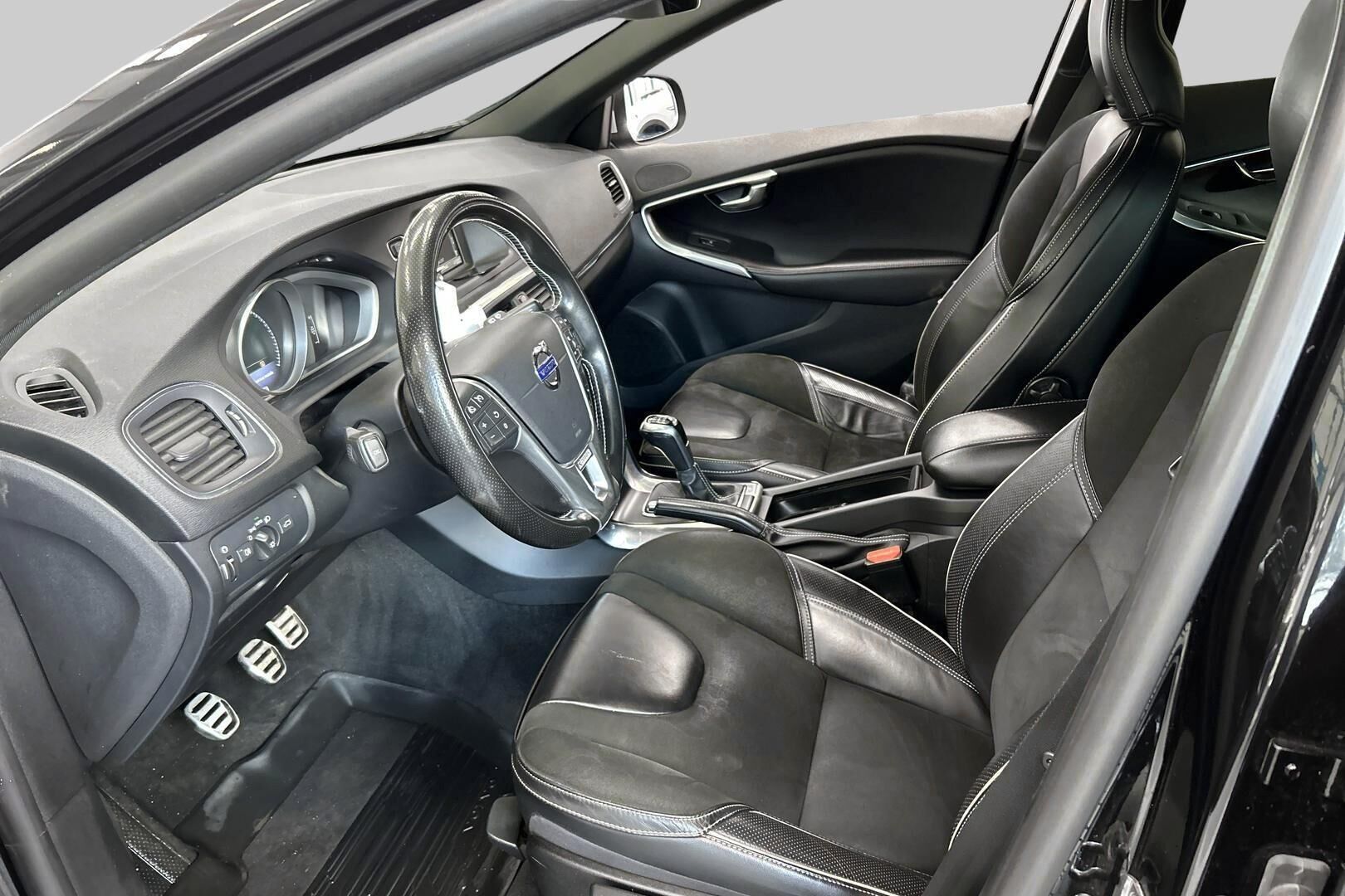 Volvo V40 iso kuva 9