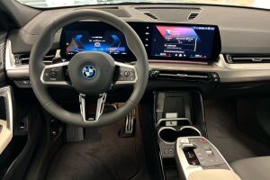 BMW iX2 esikatselu 14