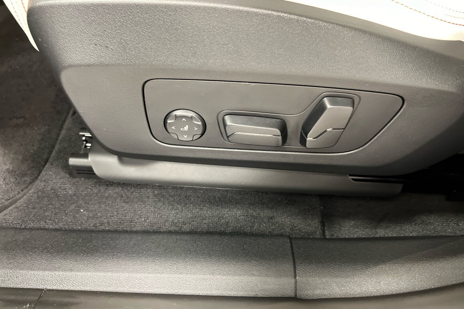 BMW iX2 iso kuva 23