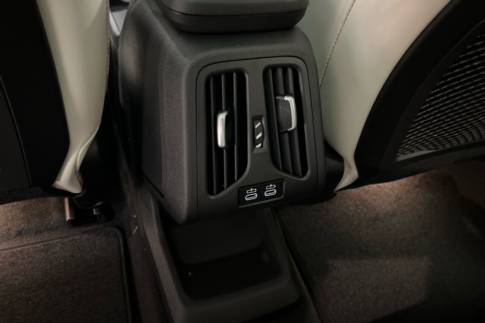 BMW iX2 iso kuva 24