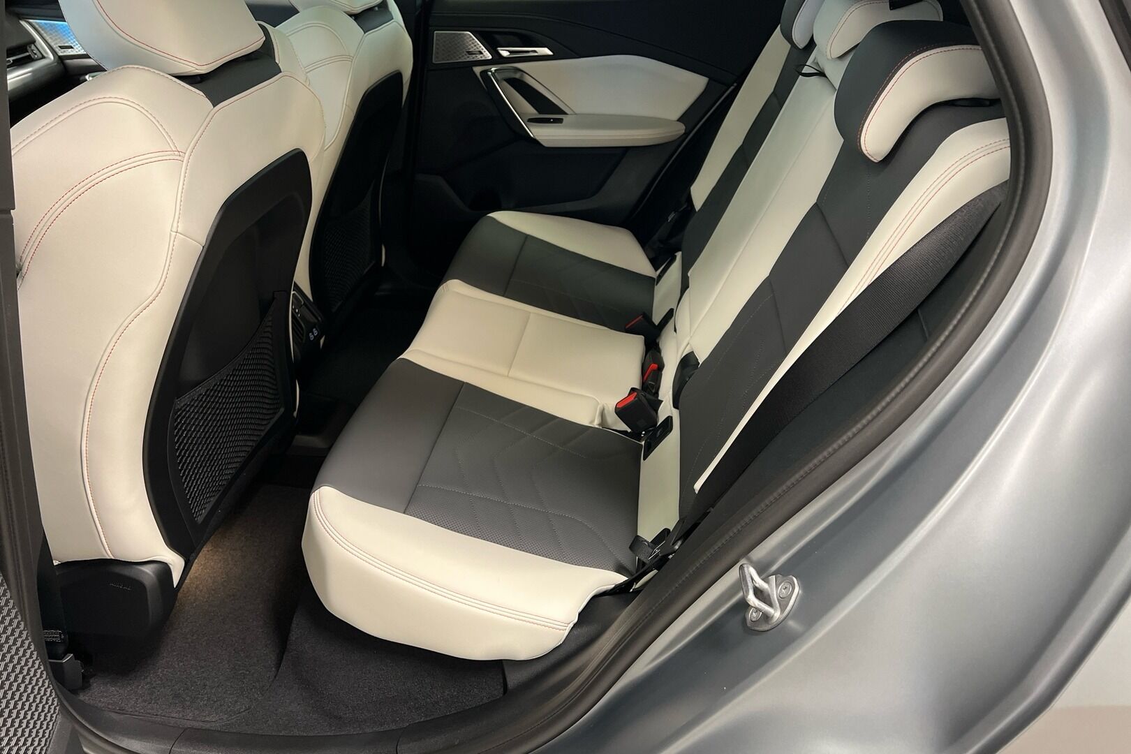BMW iX2 iso kuva 8
