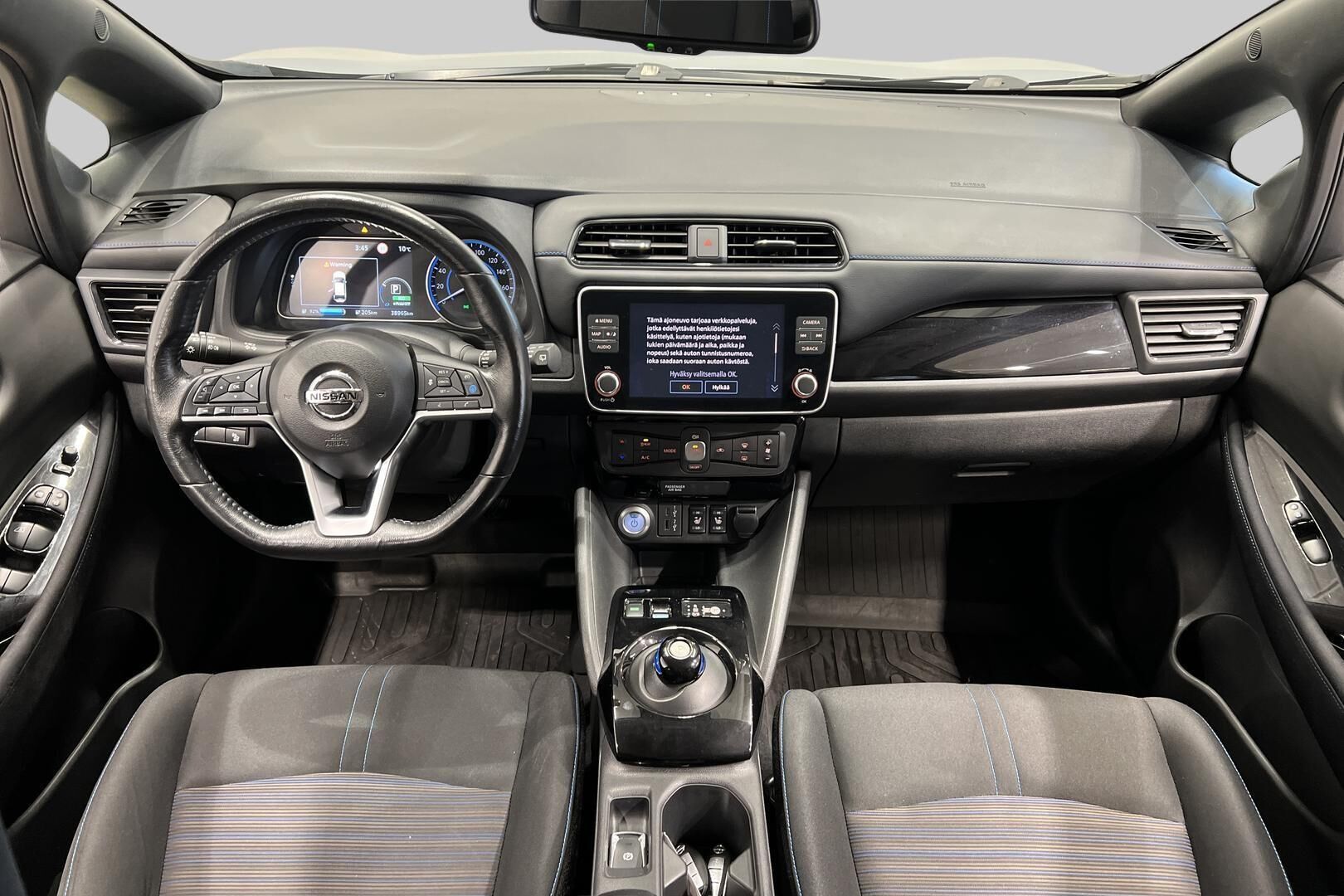 Nissan Leaf iso kuva 11