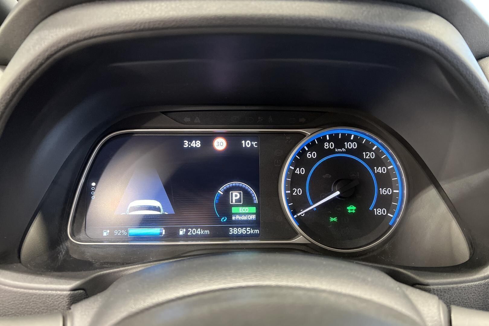 Nissan Leaf iso kuva 14