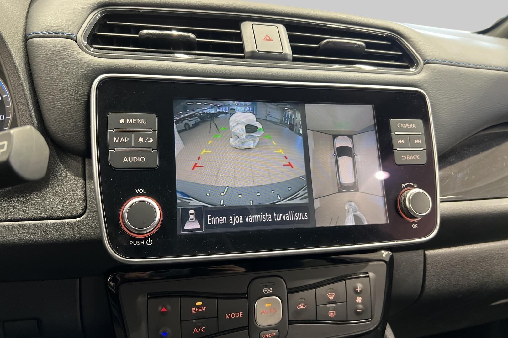 Nissan Leaf iso kuva 16