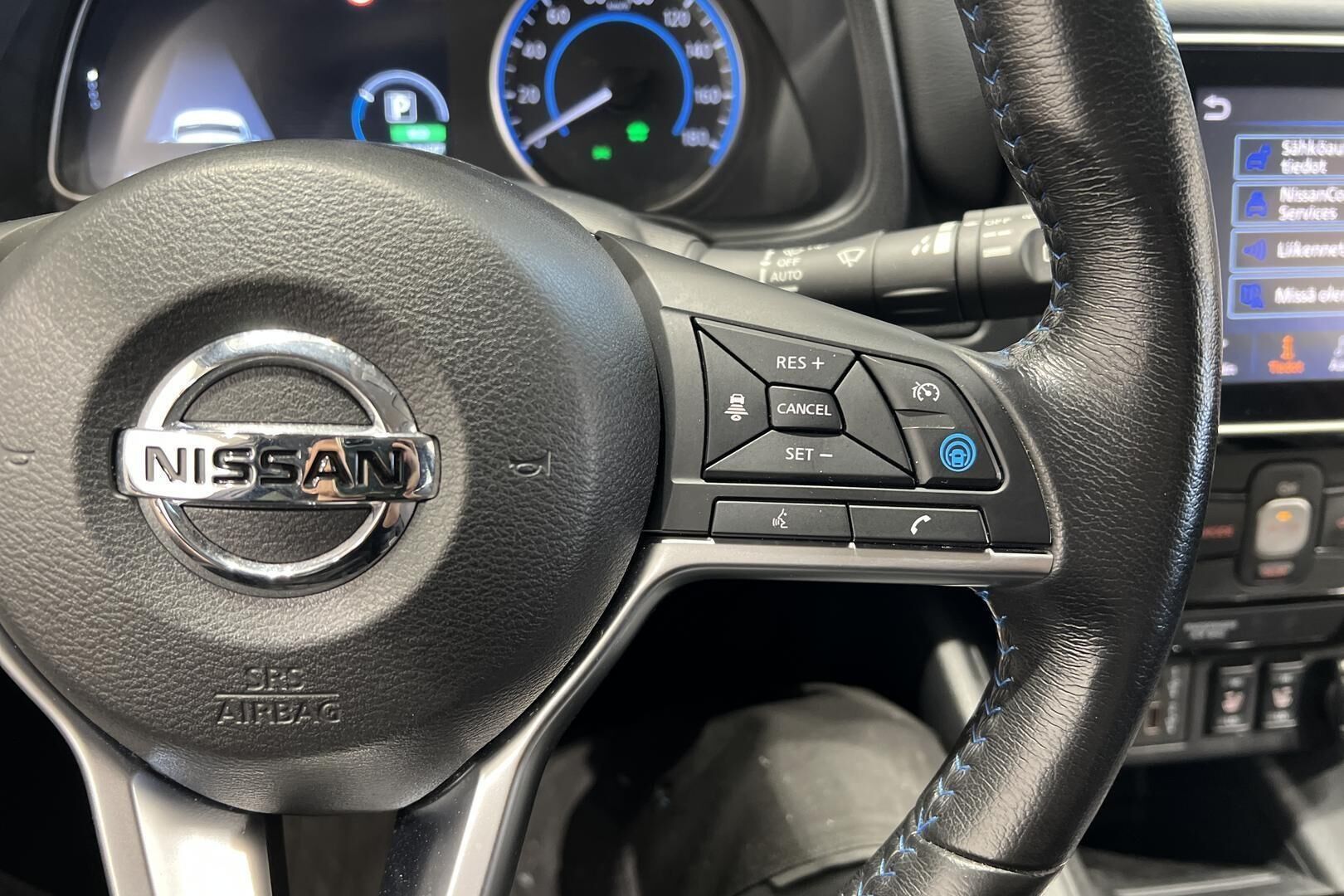 Nissan Leaf iso kuva 22