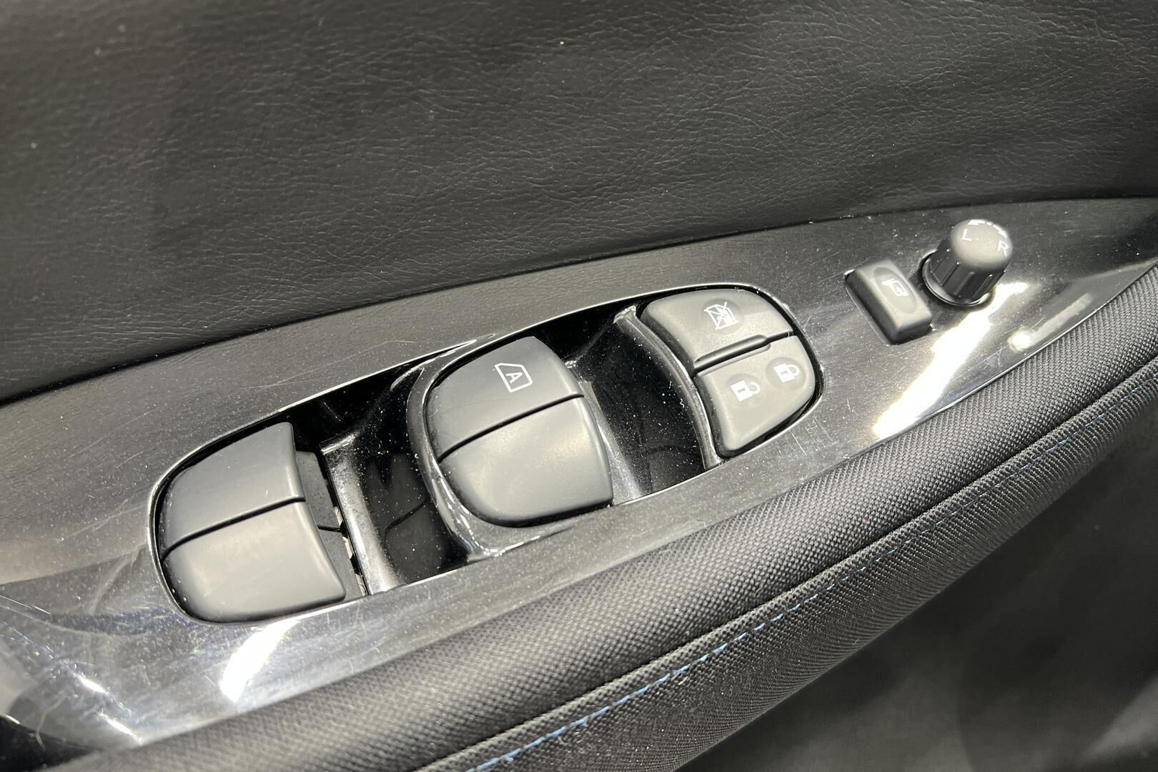 Nissan Leaf iso kuva 25