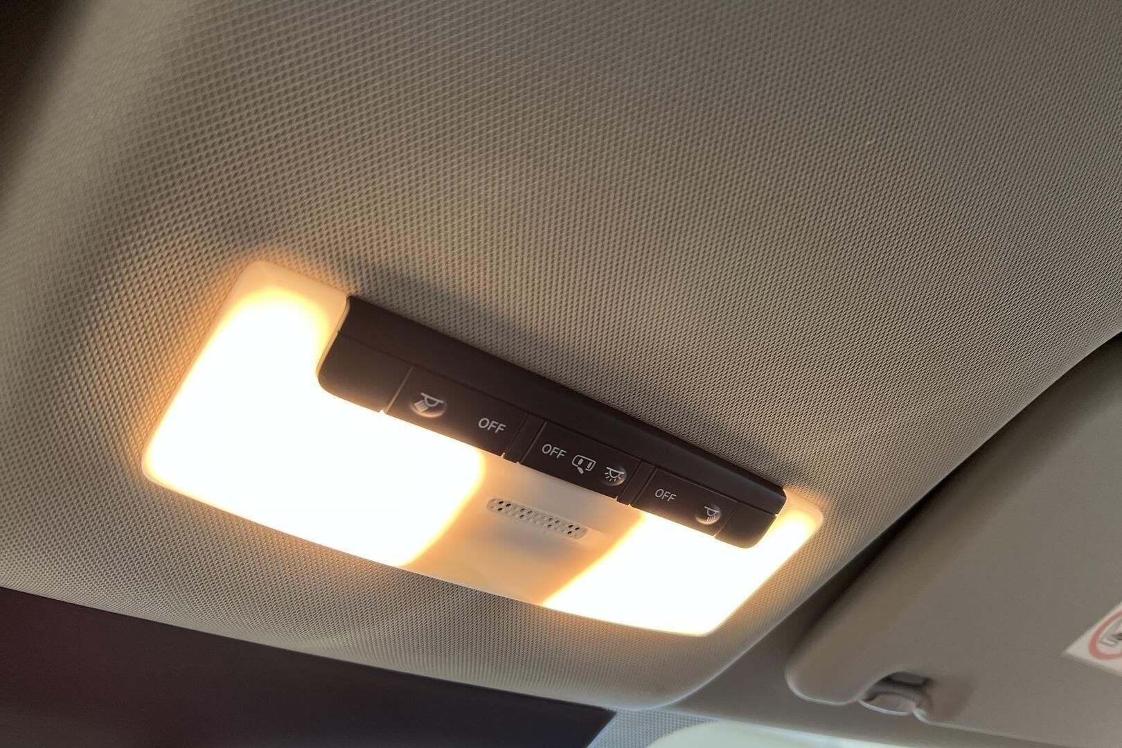 Nissan Leaf iso kuva 26