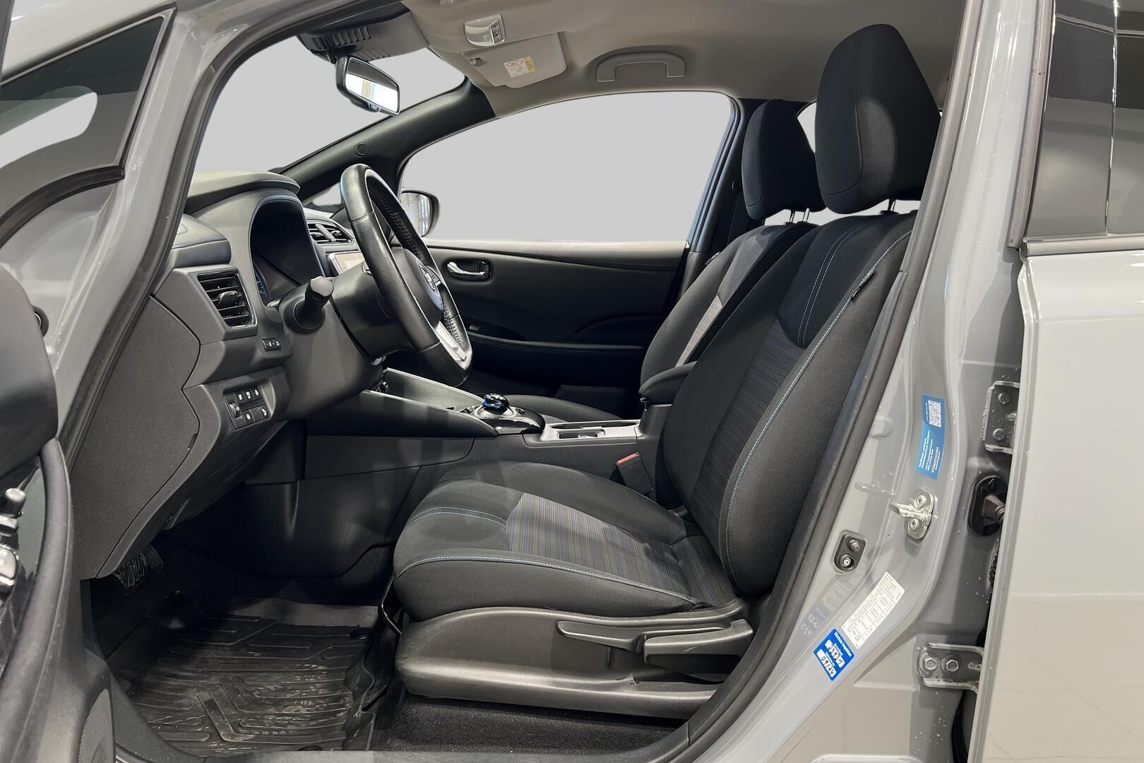 Nissan Leaf iso kuva 9