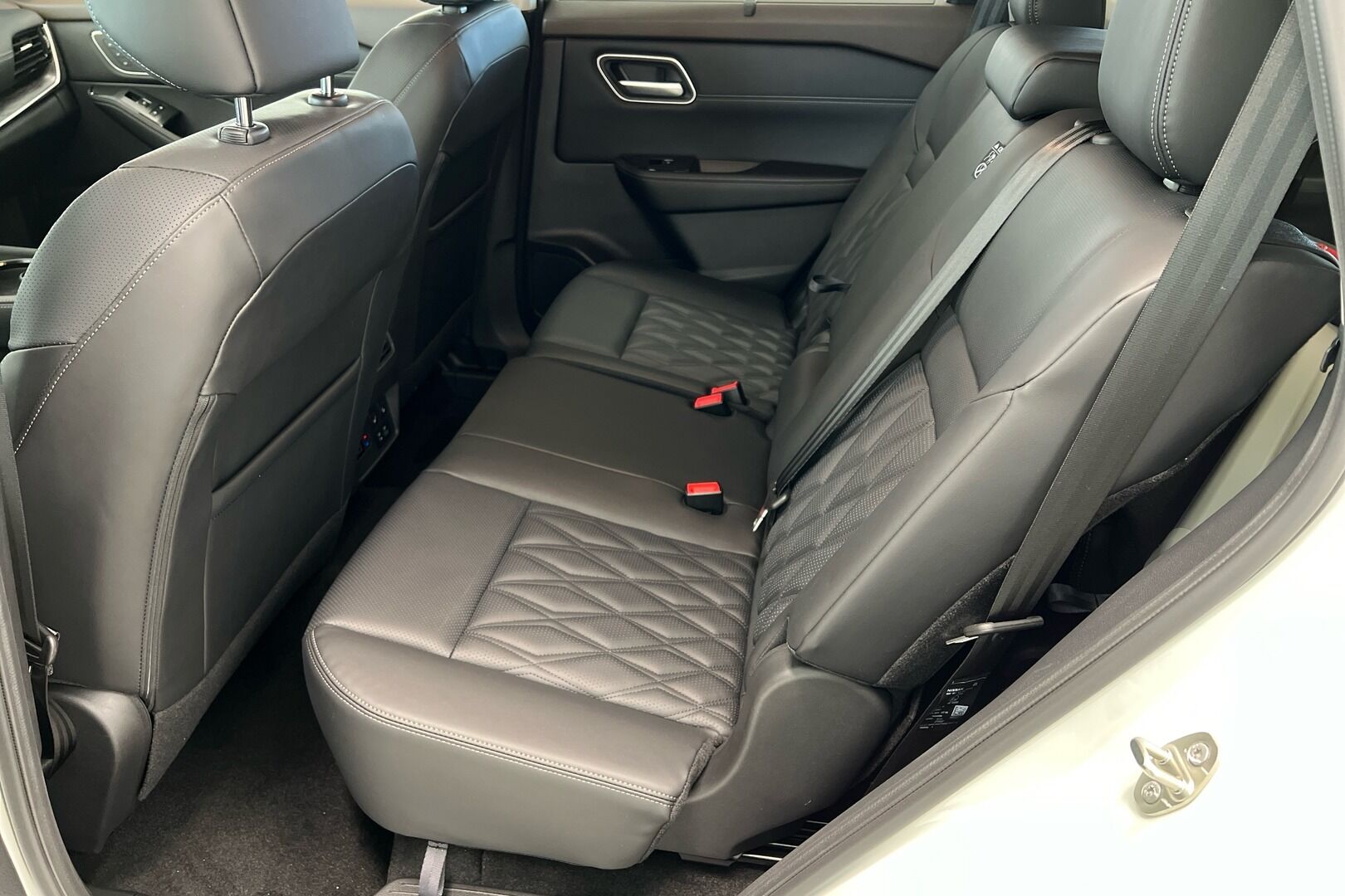 NISSAN X-TRAIL iso kuva 8