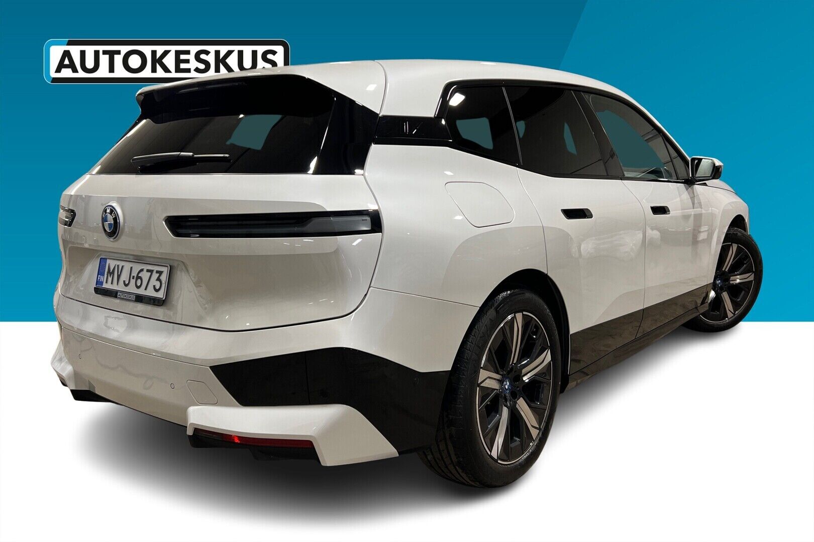 BMW iX iso kuva 1