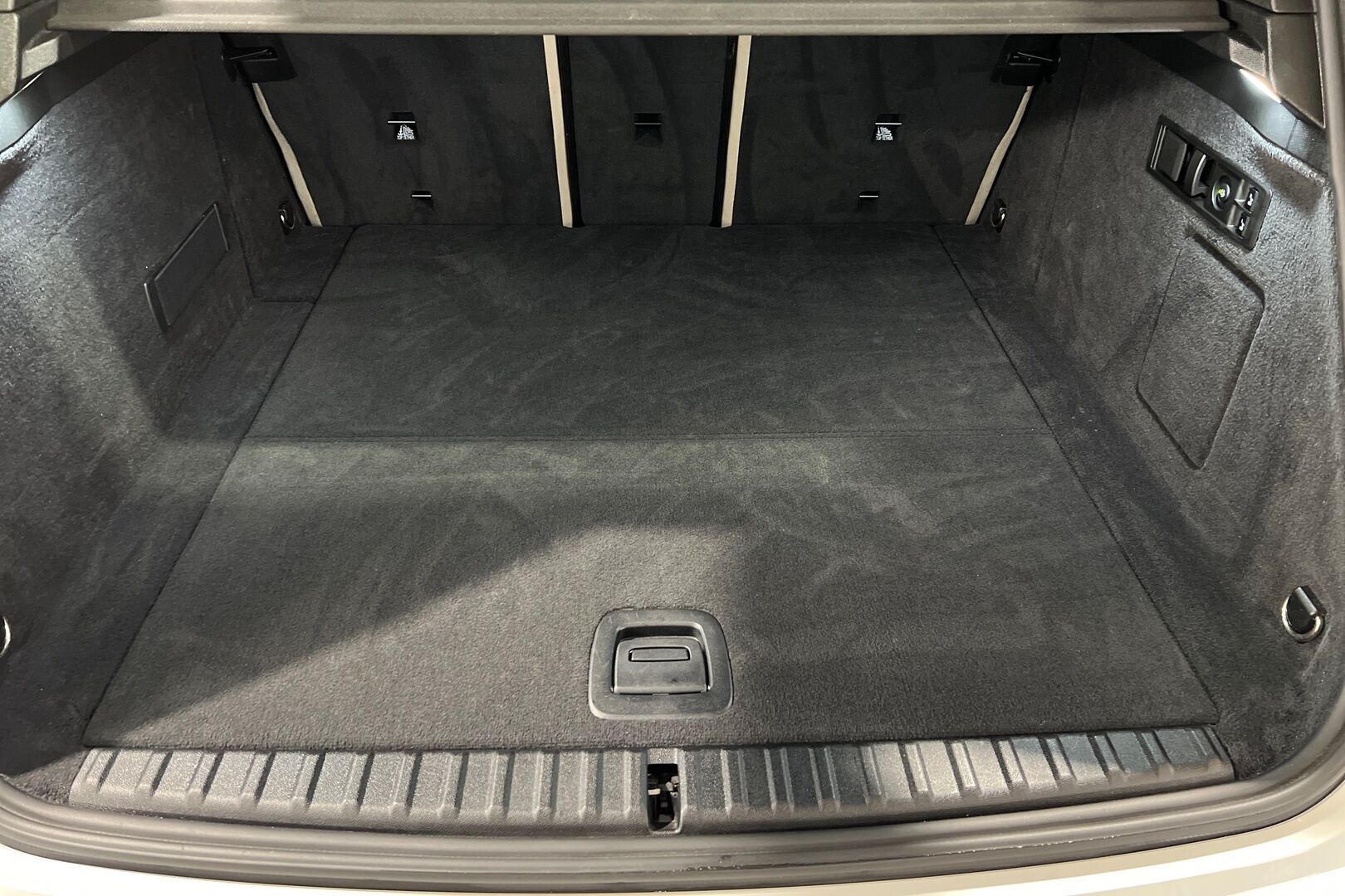 BMW iX iso kuva 10