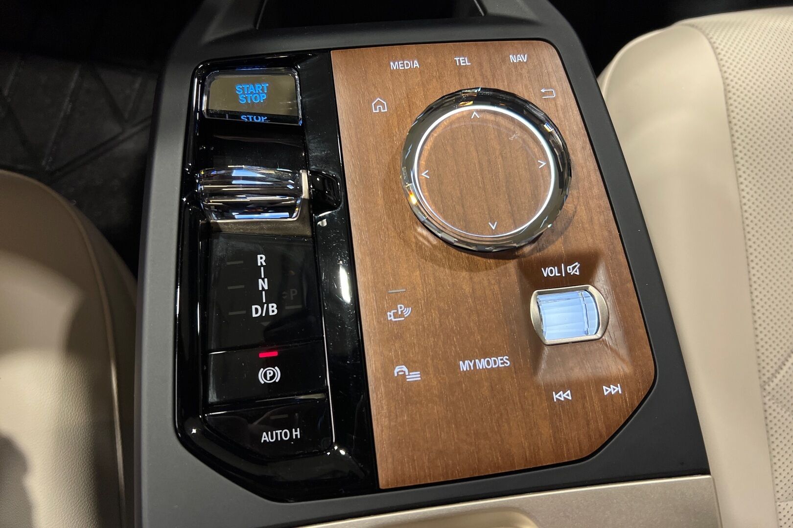 BMW iX iso kuva 20