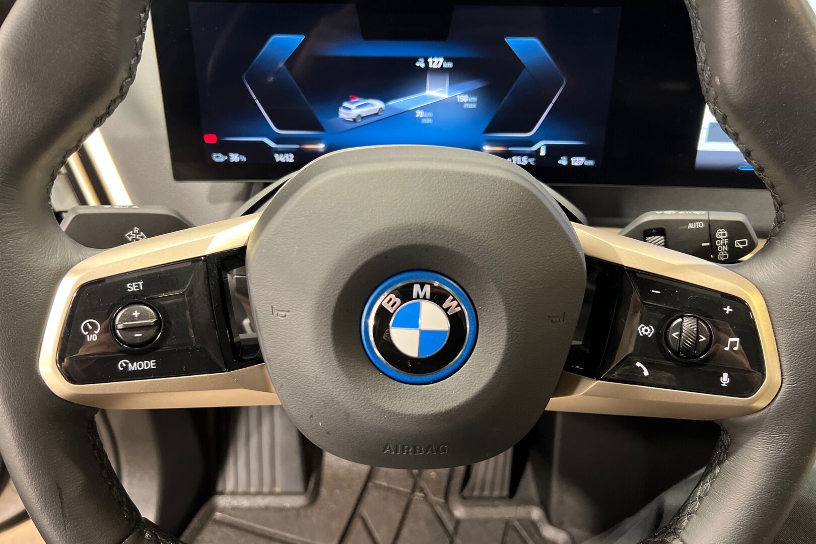 BMW iX iso kuva 21