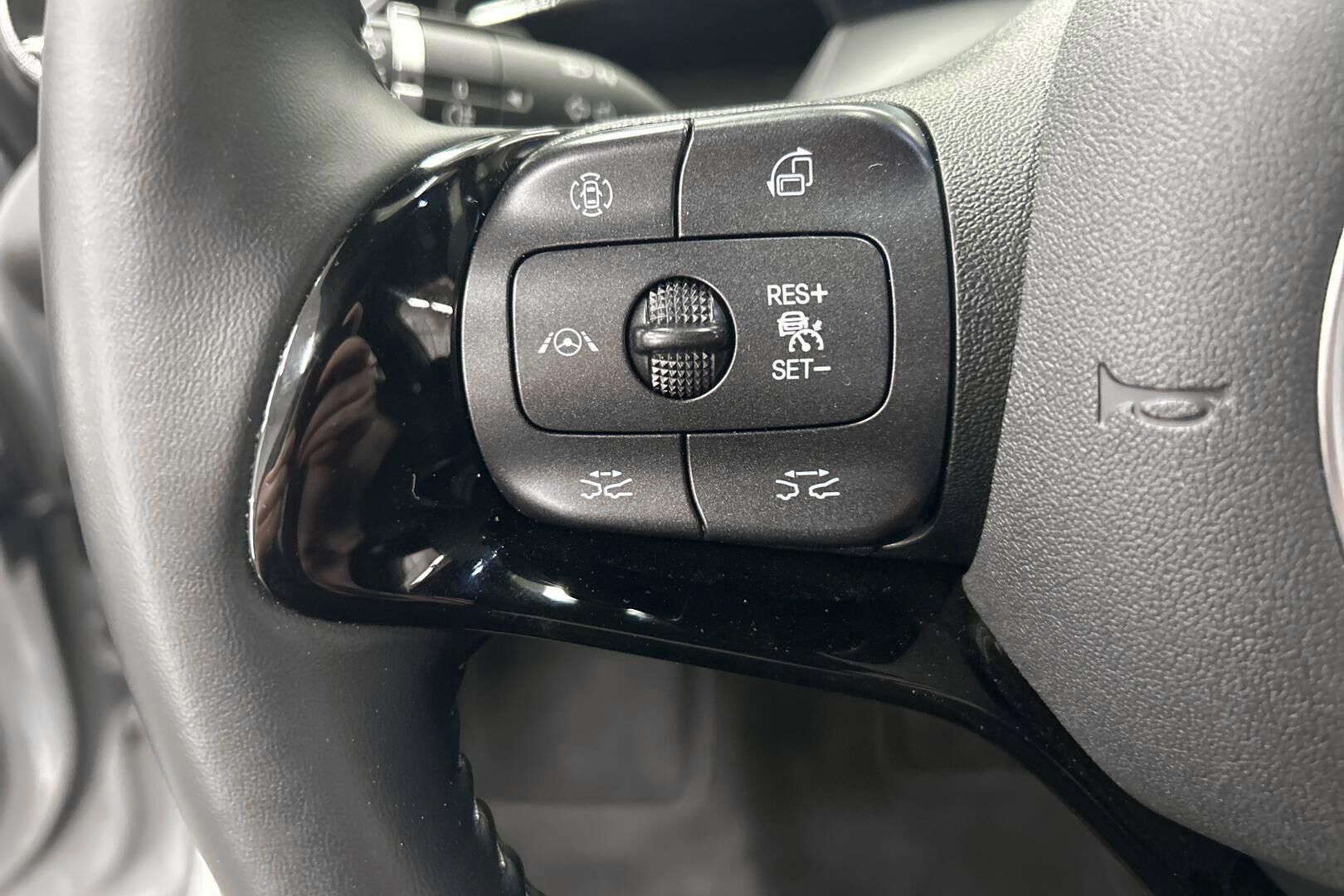 BYD Dolphin iso kuva 15