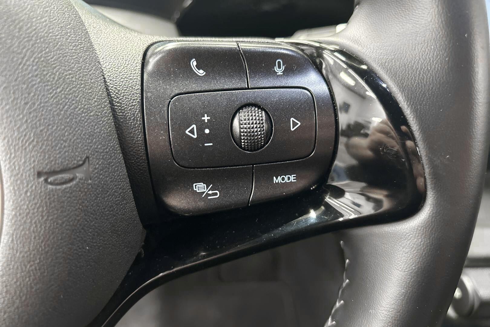BYD Dolphin iso kuva 16