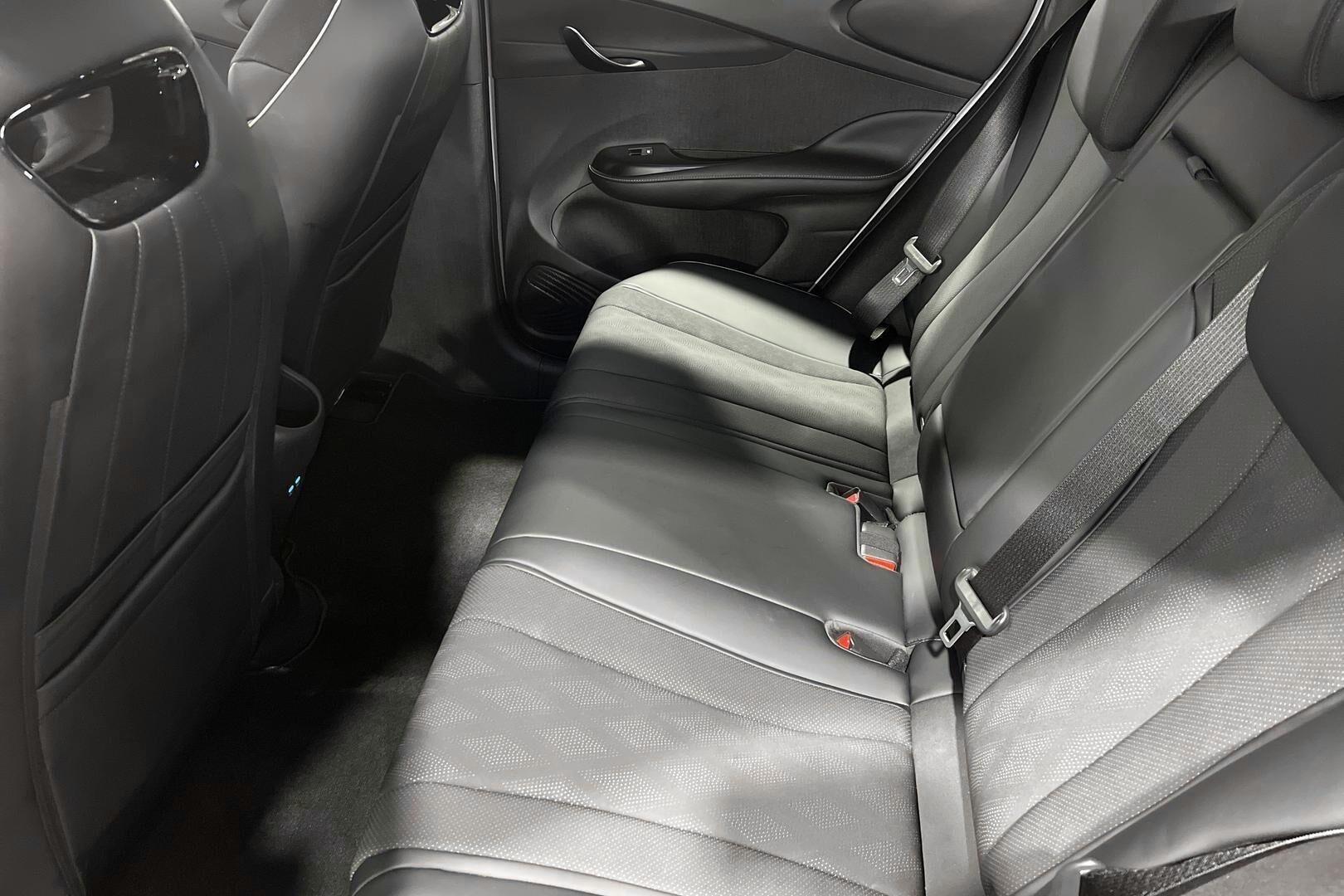 BYD Dolphin iso kuva 10