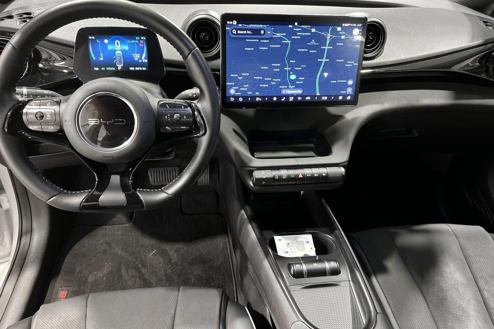 BYD Dolphin iso kuva 11